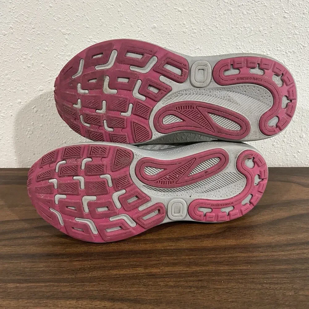 Brooks Adrenaline GTS 24 Womens Sz 7.5 Wide Gray Athletic Running Shoes Sneakers